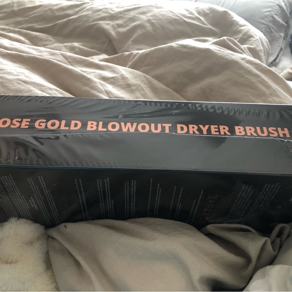 Rose gold blowout dryer brush - Picture 2 of 12